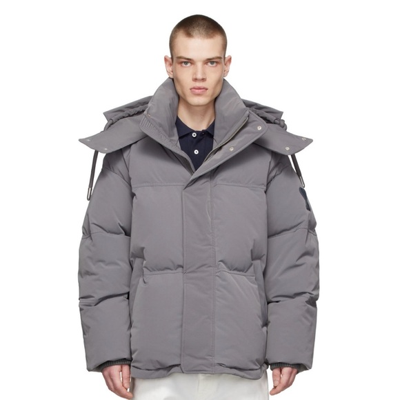 Ami Alexandre Mattiussi Down Jacket
Mineral Gray
Size M/L
$1600 RETAIL PRICE - Picture 3 of 8